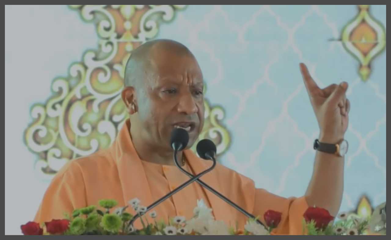 Ayodhya News: सीएम योगी ने आंगनवाड़ी कार्यकर्त्रियों को दिए नियुक्ति-पत्र, कार्यक्रम में दिखा उत्साह
