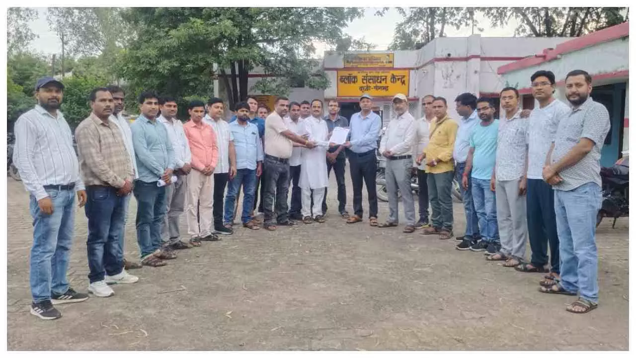 Sonbhadra News: दस साल बाद भी चयन वेतनमान का इंतजार, 16448 भर्ती के शिक्षकों ने खोला मोर्चा