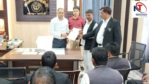 Chandauli News: बार एसोसिएशन का आक्रोश: वरिष्ठ अधिवक्ता से अभद्रता पर कार्य बहिष्कार की चेतावनी