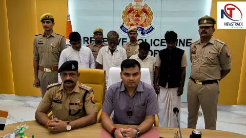 Sonbhadra: 13 साल से लापता बेटे का ‘भेष’ बनाकर मां को फंसाया, छह लाख की ठगी का जाल, चार गिरफ्तार Sonbhadra: 13 साल से लापता बेटे का ‘भेष’ बनाकर मां को फंसाया, छह लाख की ठगी का जाल, चार गिरफ्तार