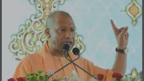 CM Yogi gives appointment letter to Anganwadi workers, shown enthusiasm in the program