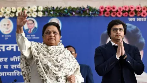 BSP से आकाश आनंद की छुट्टी, मायावती ने पार्टी से किया बाहर...UP चुनाव से पहले भयंकर सियासी घमासान BSP से आकाश आनंद की छुट्टी, मायावती ने पार्टी से किया बाहर...UP चुनाव से पहले भयंकर सियासी घमासान