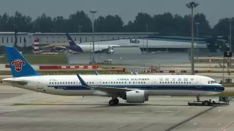 A China Southern Airlines Airbus A321 plane