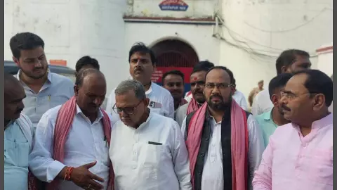 MP Sanatan Pandey meets SP leader Avanish Mishra, raises questions on police action