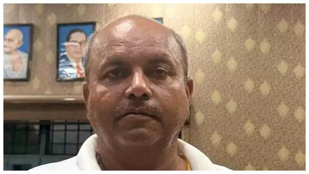Moradabad News: गन्ना समिति डायरेक्टर के घर आधी रात फायरिंग, दरवाजे के शीशे टूटे Moradabad News: गन्ना समिति डायरेक्टर के घर आधी रात फायरिंग, दरवाजे के शीशे टूटे