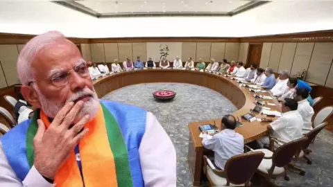 मोदी कैबिनेट में किसकी जाएगी कुर्सी? मंत्रियों का रिपोर्ट कार्ड तैयार, कई दिग्गजों की छुट्टी तय!