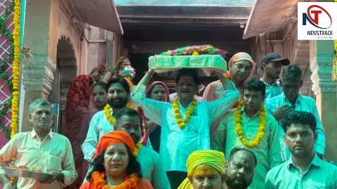 Mathura News: करौली में संकल्पित रजत शिला का पूजन, बैंड-बाजों के साथ माता रानी के दरबार पहुंची शिला