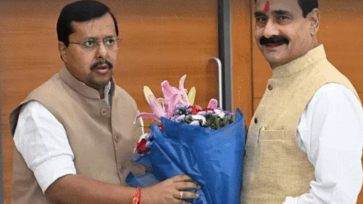 11 दिन में 7 मुलाकातें, नरोत्तम मिश्रा से क्यों मिल रहे BJP के बड़े नेता? MP की सियासत में क्या है बड़ा संकेत? 11 दिन में 7 मुलाकातें, नरोत्तम मिश्रा से क्यों मिल रहे BJP के बड़े नेता? MP की सियासत में क्या है बड़ा संकेत?