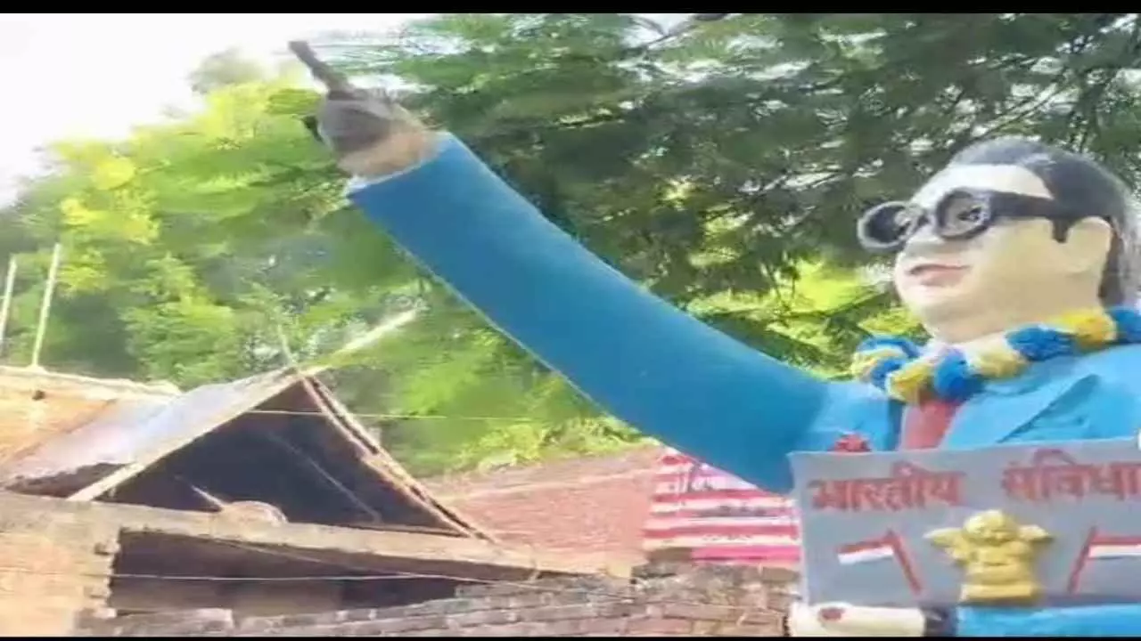 Etah News: जैथरा के ललहट में अंबेडकर प्रतिमा क्षतिग्रस्त, तीन साल में तीसरी घटना से भड़का आक्रोश