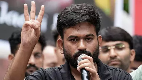 इस्तीफा दो, वरना...’ अभिजीत दीपके ने कर दिया ‘सीजन-2’ का ऐलान! फडणवीस सरकार को सीधा अल्टीमेटम