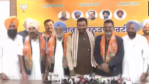 अकाली दल में भूचाल! पूर्व CM सुखबीर बादल के मेजर भाई हुए बागी, चुनाव से पहले थामा BJP का दामन