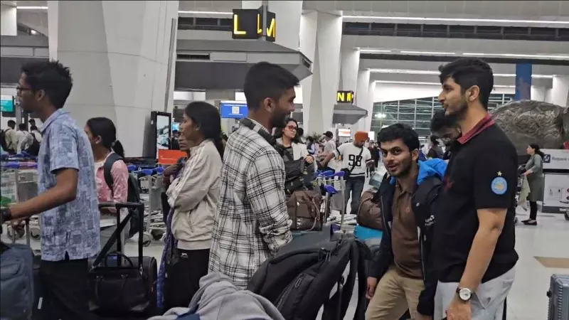उज्बेकिस्तान इतना गरीब है! एयरपोर्ट पर बैठी रही भारतीय शतरंज टीम, 5 घंटे बाद भी नहीं मिले कमरे उज्बेकिस्तान इतना गरीब है! एयरपोर्ट पर बैठी रही भारतीय शतरंज टीम, 5 घंटे बाद भी नहीं मिले कमरे