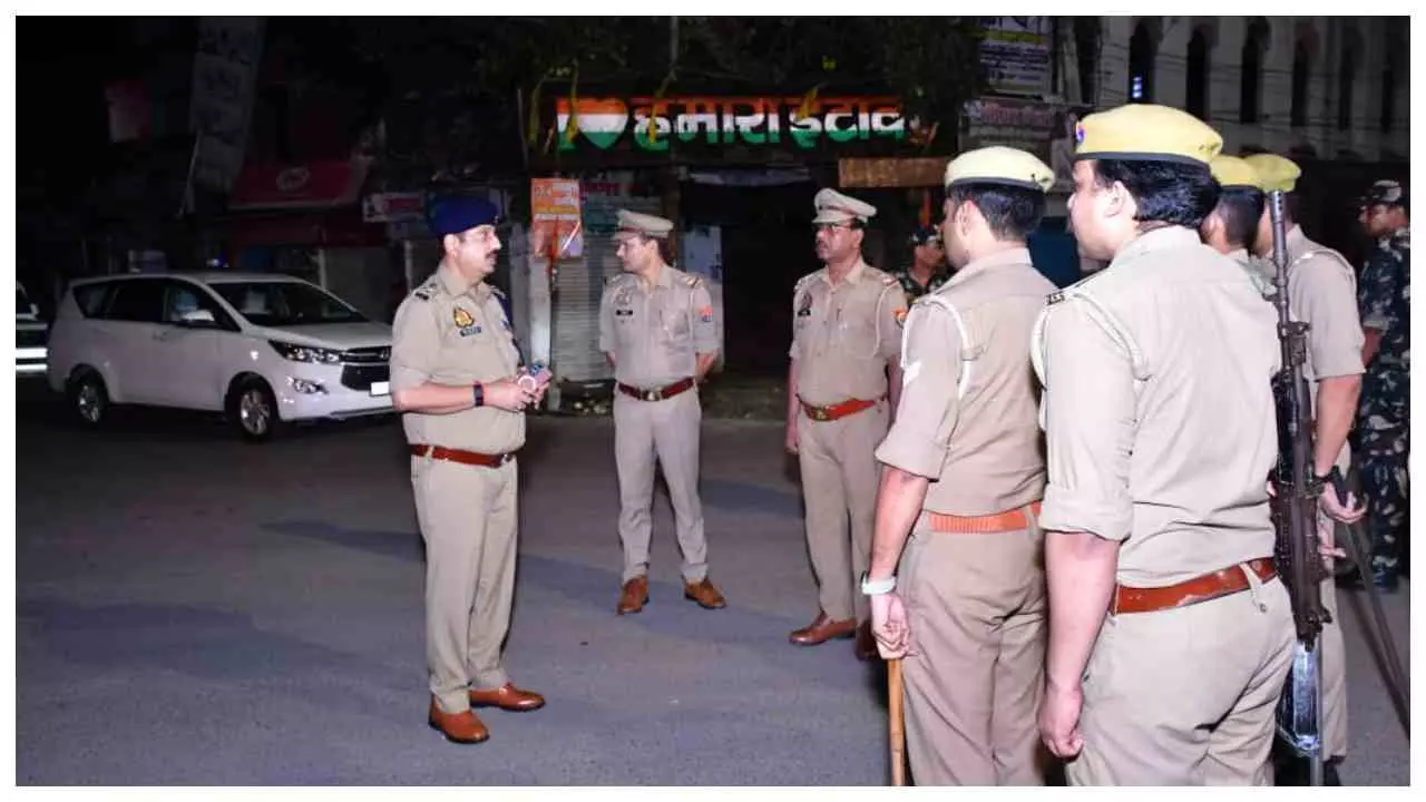 Etawah News: एसएसपी ने देर रात किया पिकेट व गश्त का औचक निरीक्षण, जनपद भर में चला गाड़ाबंदी अभियान