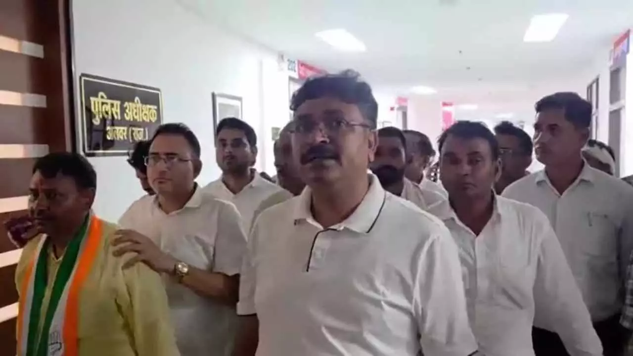 पार्षदों की ‘करोड़ों में बोली’! राजस्थान में शुरू हुआ रिसॉर्ट पॉलिटिक्स का खेल...BJP-कांग्रेस के बीच फंसे निर्दलीय पार्षदों की ‘करोड़ों में बोली’! राजस्थान में शुरू हुआ रिसॉर्ट पॉलिटिक्स का खेल...BJP-कांग्रेस के बीच फंसे निर्दलीय