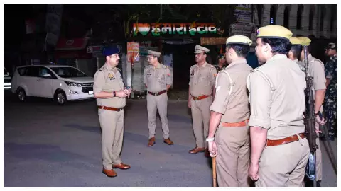 Etawah News: एसएसपी ने देर रात किया पिकेट व गश्त का औचक निरीक्षण, जनपद भर में चला गाड़ाबंदी अभियान
