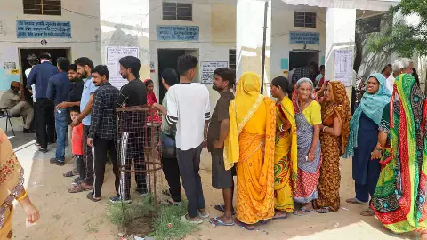 किसकी जीत, किसकी हार? EVM की गड़बड़ी ने बिगाड़ा पूरा गणित, राजस्थान में आज फिर मतदान किसकी जीत, किसकी हार? EVM की गड़बड़ी ने बिगाड़ा पूरा गणित, राजस्थान में आज फिर मतदान