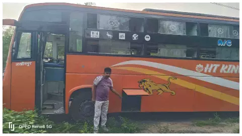 Hapur News: पुलिस चौकी में खड़ी बस से 500 लीटर डीजल और बैटरियां चोरी, सुरक्षा व्यवस्था पर उठे सवाल Hapur News: पुलिस चौकी में खड़ी बस से 500 लीटर डीजल और बैटरियां चोरी, सुरक्षा व्यवस्था पर उठे सवाल