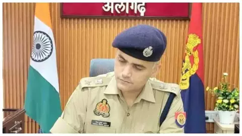 Aligarh News: एसएसपी नीरज कुमार जादौन ने किया बड़ा फेरबदल, 10 इंस्पेक्टर व दरोगाओं के बदले तबादले