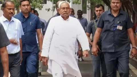 बिहार में फिर सियासी हलचल! नीतीश ने JDU के सभी विधायक-MLC को पटना बुलाया बिहार में फिर सियासी हलचल! नीतीश ने JDU के सभी विधायक-MLC को पटना बुलाया