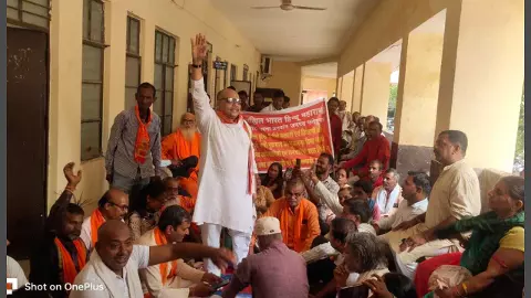 Hindu Mahasabha submits memorandum to SDM demanding compensation for rain damage