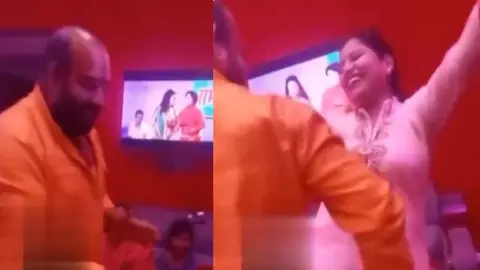 Devendra Pathak Video: महिला के साथ डांस का वीडियो वायरल, देवेंद्र पाठक से जोड़कर किए जा रहे दावे Devendra Pathak Video: महिला के साथ डांस का वीडियो वायरल, देवेंद्र पाठक से जोड़कर किए जा रहे दावे