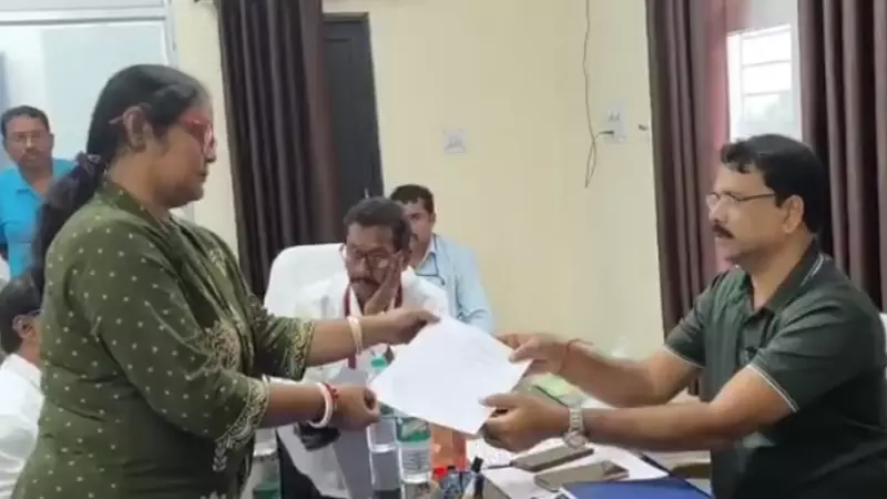 ममता बनर्जी को एक और बड़ा झटका! नंदीग्राम उम्मीदवार ने शुभेंदु अधिकारी से मुलाकात के बाद वापस लिया नामांकन