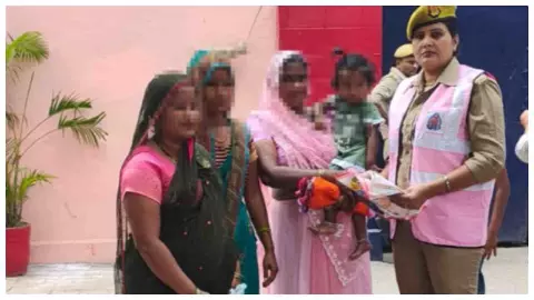 Aligarh News : मनचलों की खैर नहीं! मिशन शक्ति-5 में एंटी रोमियो टीम का ताबड़तोड़ अभियान Aligarh News : मनचलों की खैर नहीं! मिशन शक्ति-5 में एंटी रोमियो टीम का ताबड़तोड़ अभियान