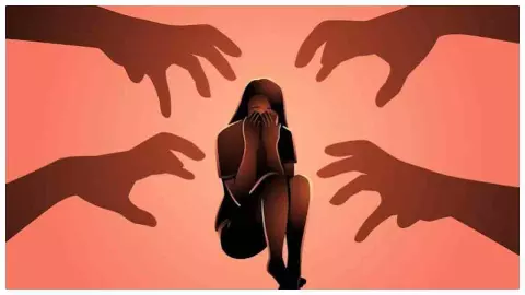 Jhansi News: मानिकपुर रेलवे स्टेशन के वेटिंग रूम में पति पर दुष्कर्म का आरोप, GRP ने शुरू की जांच