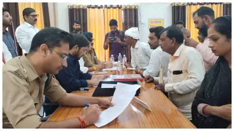 Chandauli काम में सुस्ती पड़ी भारी, समाधान दिवस में खुली पूर्व सचिव की पोल; मानदेय भुगतान के आदेश Chandauli काम में सुस्ती पड़ी भारी, समाधान दिवस में खुली पूर्व सचिव की पोल; मानदेय भुगतान के आदेश