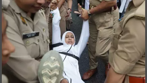 AAPs ruckus against MDR on UPI payments, police arrested in handcuffs of district president