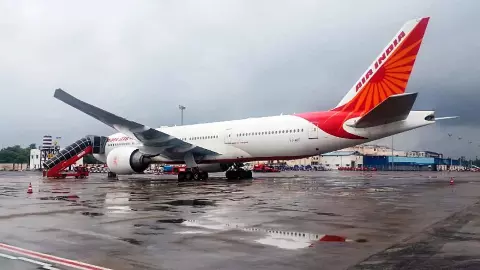 उड़ान भरते ही बजा खतरे का अलर्ट! दिल्ली से काठमांडू जा रही Air India फ्लाइट ने अचानक लिया U-Turn, यात्रियों की अटकी सांसें