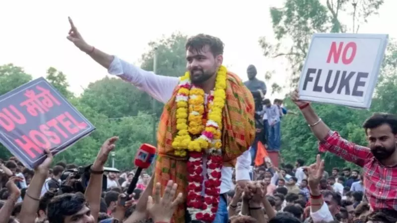 NSUI ने टिकट काटा तो दीपांशु शौकीन ने अकेले ठोकी ताल! 30,615 वोट से DUSU में रचा इतिहास NSUI ने टिकट काटा तो दीपांशु शौकीन ने अकेले ठोकी ताल! 30,615 वोट से DUSU में रचा इतिहास