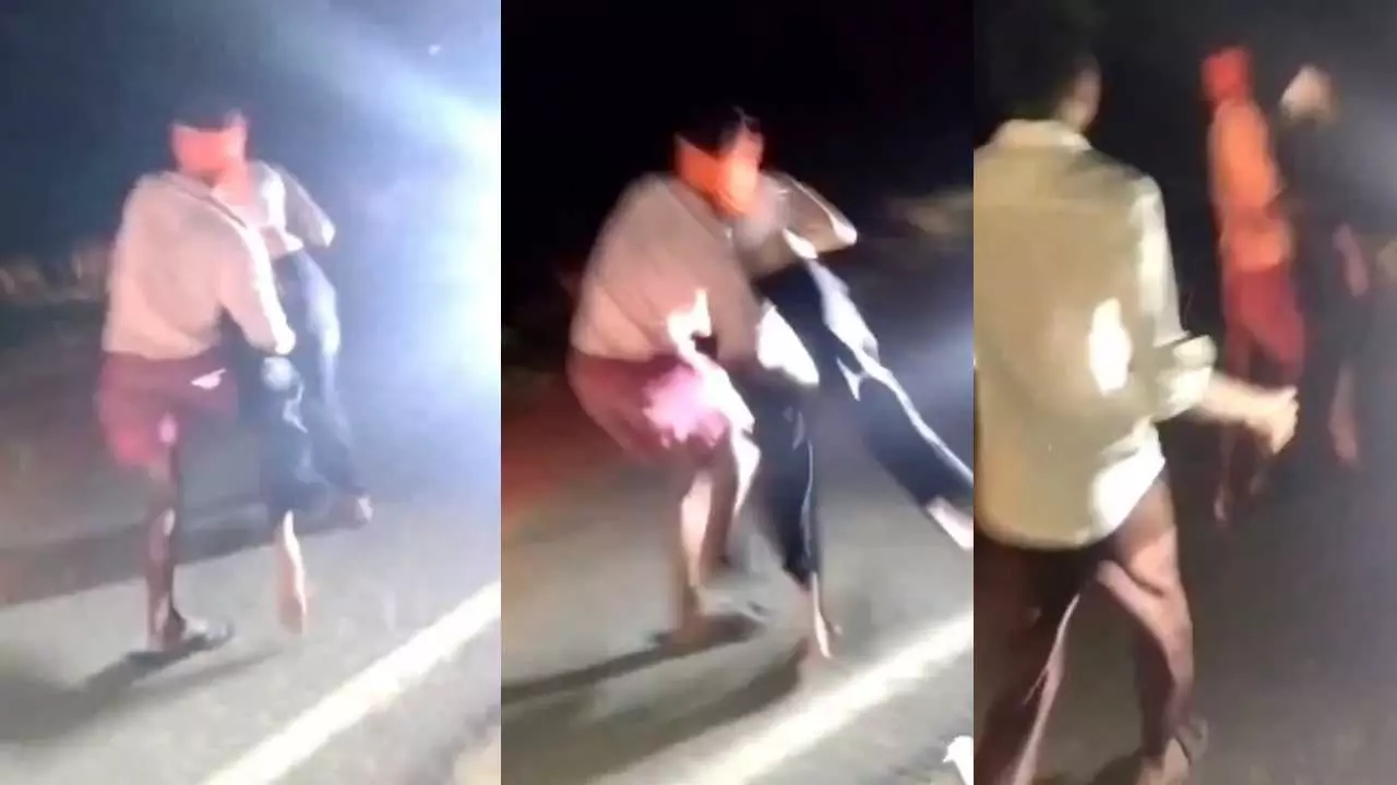 Jamui Viral Video: नाबालिग छात्रा से बदसलूकी का वीडियो वायरल, 7 आरोपी चिन्हित, 3 गिरफ्तार Jamui Viral Video: नाबालिग छात्रा से बदसलूकी का वीडियो वायरल, 7 आरोपी चिन्हित, 3 गिरफ्तार