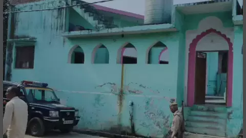 Dispute over Noorani Mosque, police deliberate clash