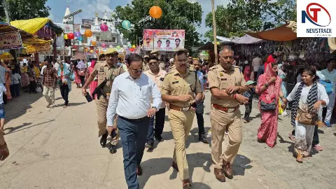 Jalaun News: बुढ़वा मंगल पर मंदिरों में उमड़ी श्रद्धालुओं की भीड़, डीएम-एसपी ने परखीं व्यवस्थाएं