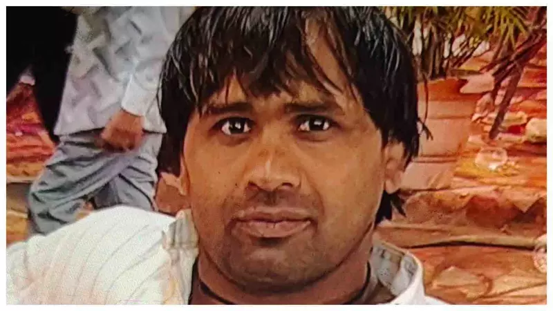 Sant Kabir Nagar News: पुरानी रंजिश में युवक की बेरहमी से हत्या, आंखों में मिर्च झोंककर लाठी-डंडों स