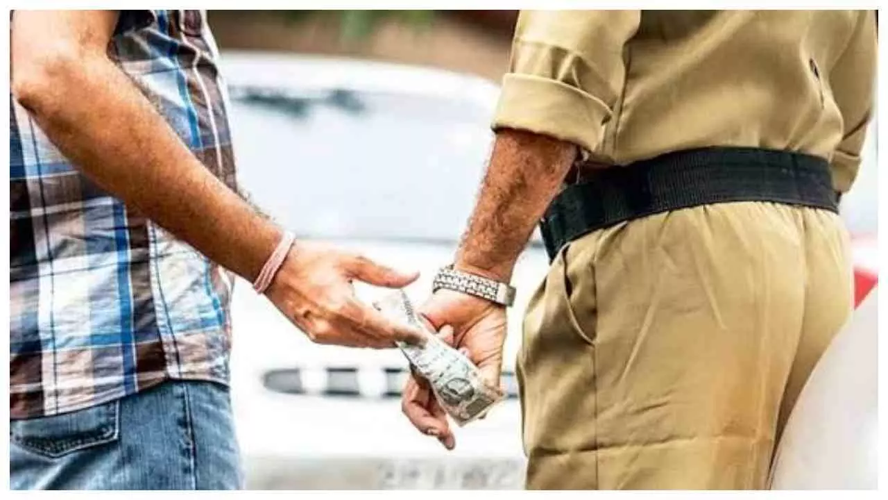 Hapur News:  चेकिंग के नाम पर वसूली का वीडियो वायरल, दो पुलिसकर्मी निलंबित