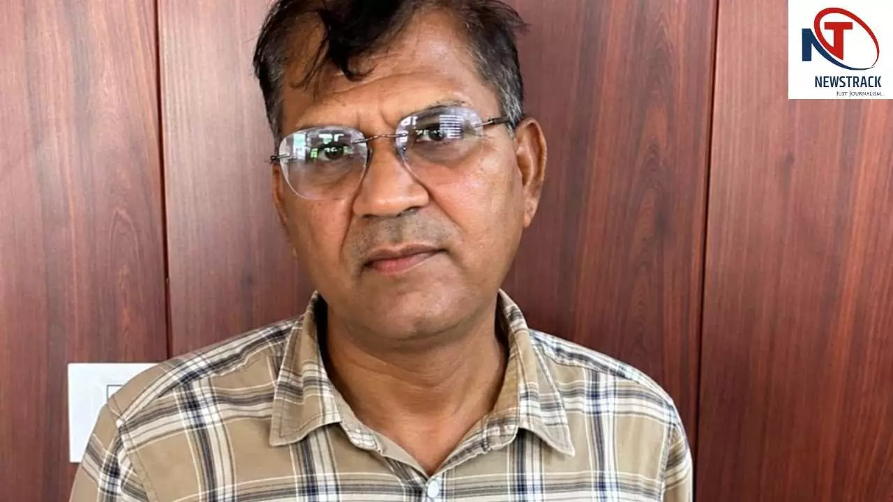 Hapur News: कैंसर चिकित्सक से डेढ़ लाख की रिश्वत मांगने वाला कानूनगो 50 हजार लेते रंगे हाथ गिरफ्तार