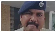 Meerut एसएसपी ऑफिस के बाहर चाकू लेकर पहुंची महिला, बोली- सुनवाई नहीं हुई तो खुद को नुकसान पहुंचाऊंगी Meerut एसएसपी ऑफिस के बाहर चाकू लेकर पहुंची महिला, बोली- सुनवाई नहीं हुई तो खुद को नुकसान पहुंचाऊंगी