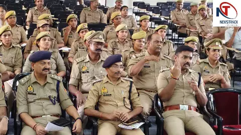Amethi News:अमेठी पुलिस ने सीखी सांकेतिक भाषा, मूक-बधिर लोगों की शिकायतों के निस्तारण में होगी आसानी Amethi News:अमेठी पुलिस ने सीखी सांकेतिक भाषा, मूक-बधिर लोगों की शिकायतों के निस्तारण में होगी आसानी