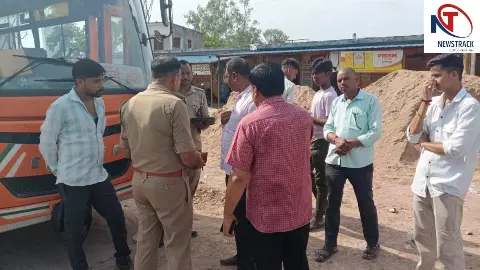 Jalaun News: छह बिना टिकट सवारियां पकड़े जाने पर भड़का कंडक्टर, अधिकारी से की मारपीट