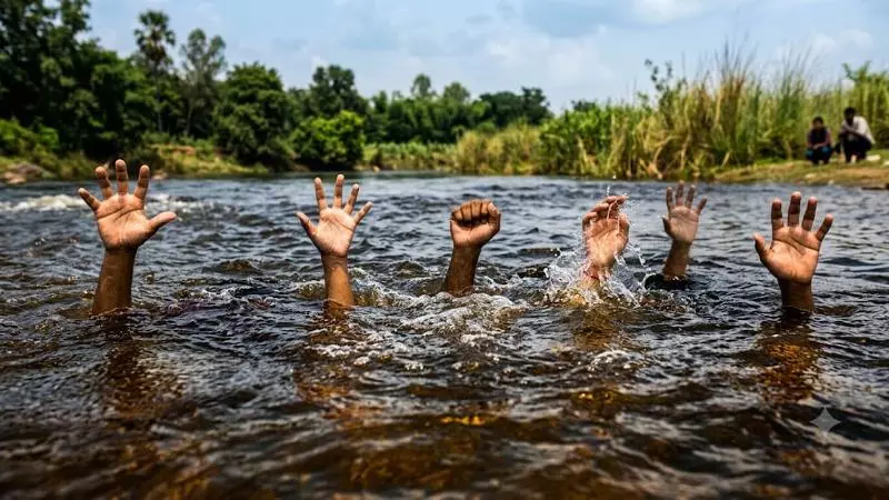 Jharkhand में करमा पूजा विसर्जन के दौरान बड़ा हादसा, 4 की मौत, एक की तलाश जारी Jharkhand में करमा पूजा विसर्जन के दौरान बड़ा हादसा, 4 की मौत, एक की तलाश जारी