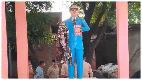 Jalaun News:  मदारीपुर गांव में डॉ. भीमराव आंबेडकर की प्रतिमा क्षतिग्रस्त, मची सनसनी