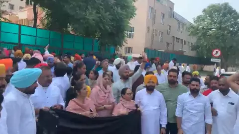 मोहाली में ED रेड पर भड़की AAP, GMADA दफ्तर के बाहर प्रदर्शन; पुलिस ने बढ़ाई सुरक्षा