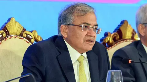 आसान नहीं ज्ञानेश कुमार को कुर्सी से हटाना! दोनों सदनों में प्रस्ताव लाएगा विपक्ष, लेकिन पहले समझिए पूरा प्रोसेस आसान नहीं ज्ञानेश कुमार को कुर्सी से हटाना! दोनों सदनों में प्रस्ताव लाएगा विपक्ष, लेकिन पहले समझिए पूरा प्रोसेस