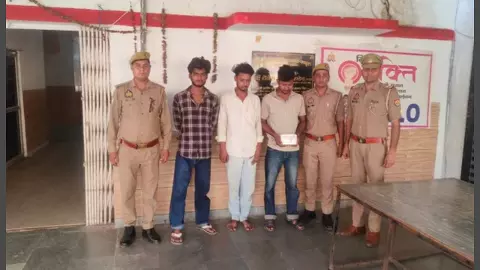 Three accused arrested with stolen mobile phone and bike from BSA Engineering Road Three accused arrested with stolen mobile phone and bike from BSA Engineering Road