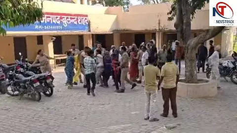 Bulandshahr News:बुलंदशहर के छतारी थाने में हंगामा और पथराव, गणपति विसर्जन जा रहे श्रद्धालुओं पर FIR Bulandshahr News:बुलंदशहर के छतारी थाने में हंगामा और पथराव, गणपति विसर्जन जा रहे श्रद्धालुओं पर FIR