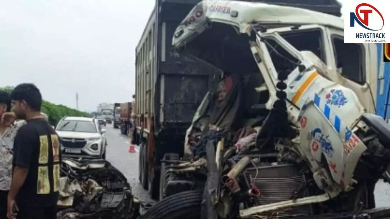 Chandauli News: डंपर में पीछे से ट्रक की जोरदार टक्कर, परिचालक की मौत,नींद आने पर हुई घटना Chandauli News: डंपर में पीछे से ट्रक की जोरदार टक्कर, परिचालक की मौत,नींद आने पर हुई घटना