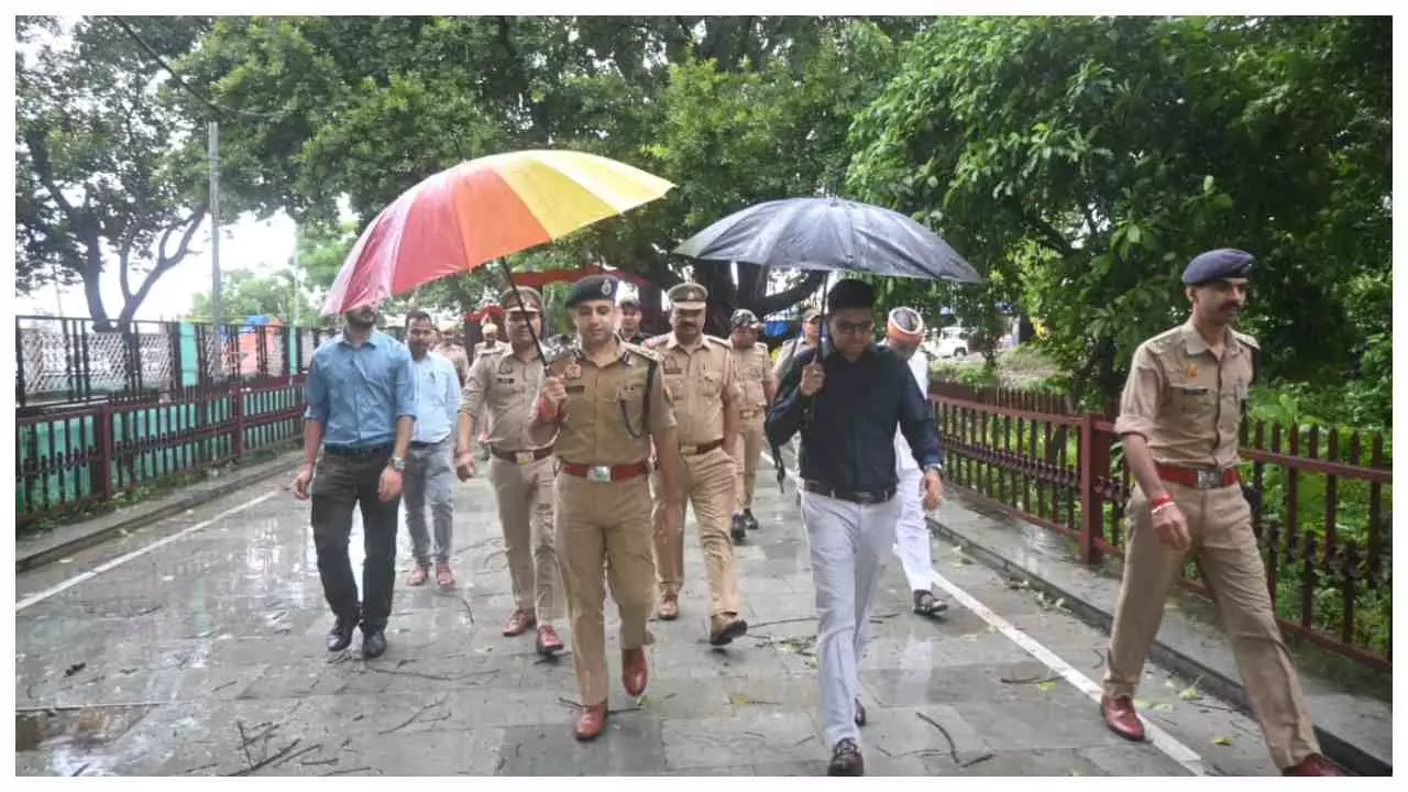 Siddharthnagar राप्ती और बूढ़ी राप्ती का DM-SSP ने लिया जायजा, अधिकारियों को अलर्ट रहने के निर्देश Siddharthnagar राप्ती और बूढ़ी राप्ती का DM-SSP ने लिया जायजा, अधिकारियों को अलर्ट रहने के निर्देश