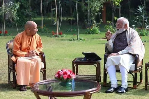 UP में होने वाला है बड़ा बदलाव! अचानक दिल्ली पहुंचे योगी, मोदी से मुलाकात ने बढ़ाई सियासी हलचल